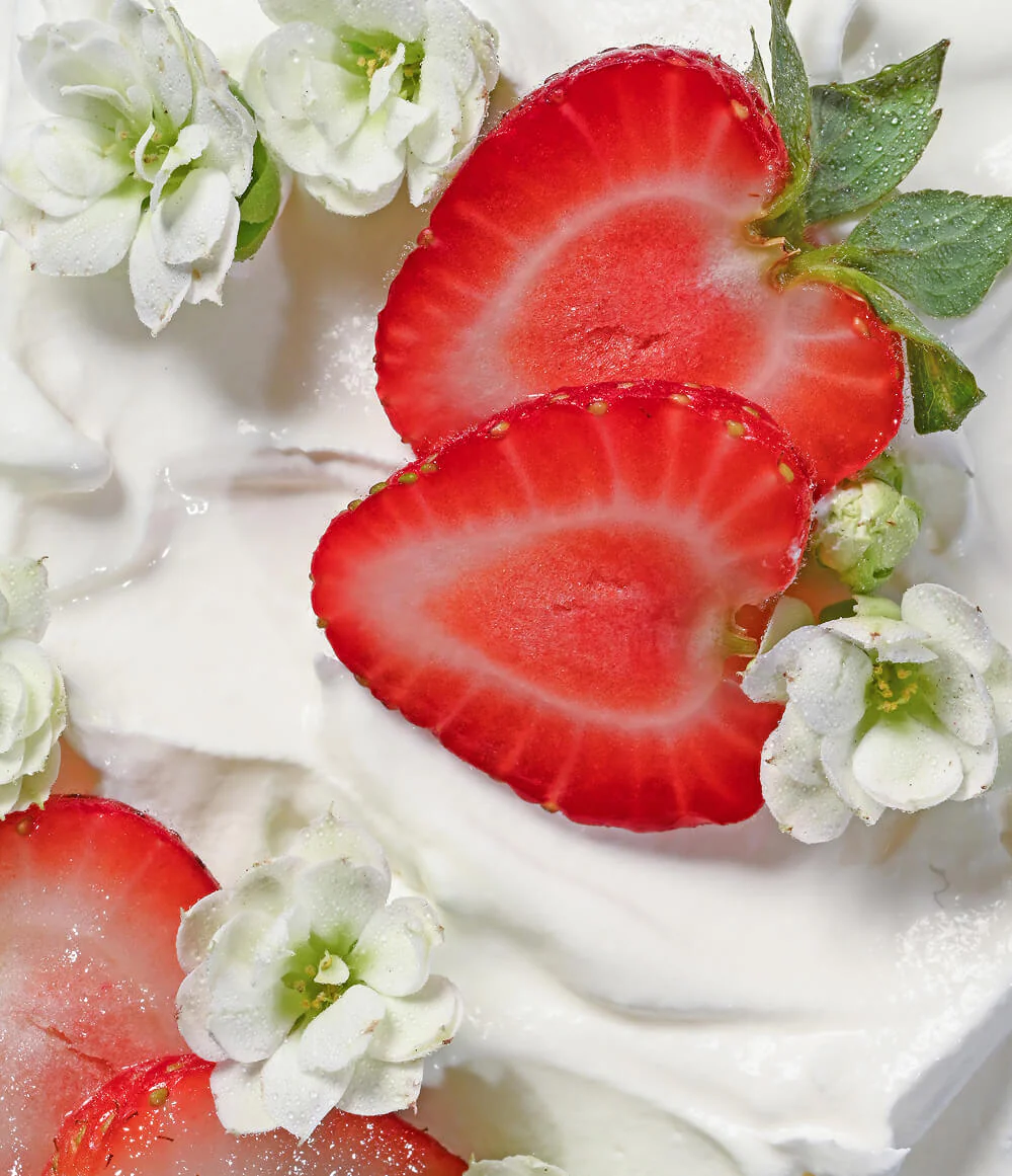 EOS Strawberry Dream Body Lotion 3